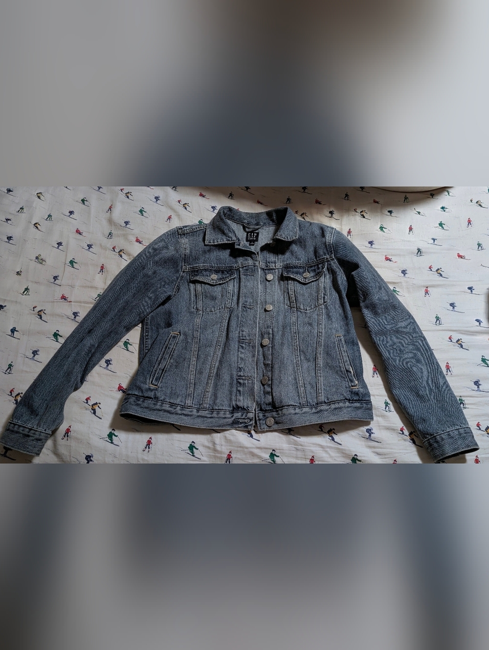 EUC GAP Women's Icon Denim Jacket Medium Blue Wash Trucker Style Size M